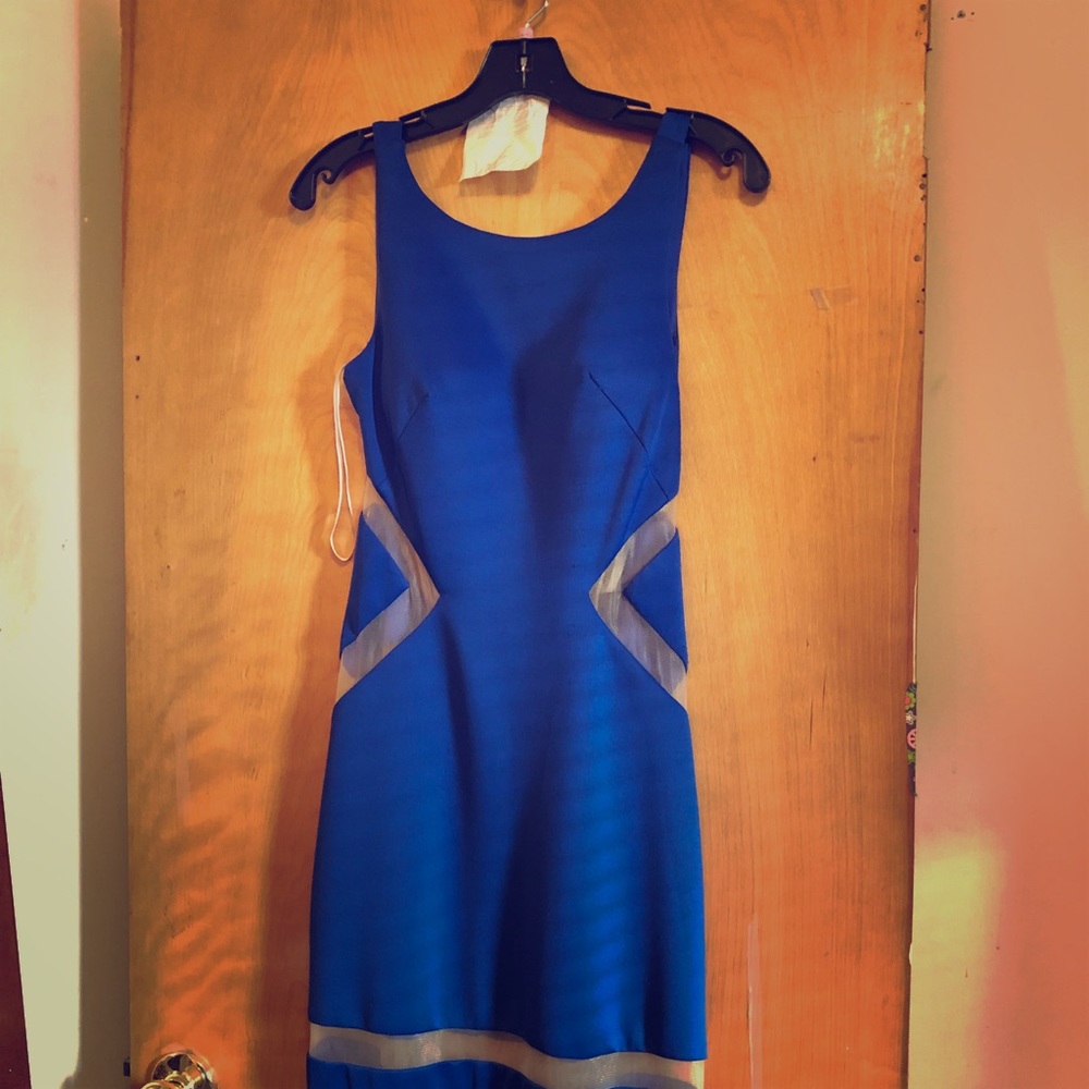 I am selling my prom dress